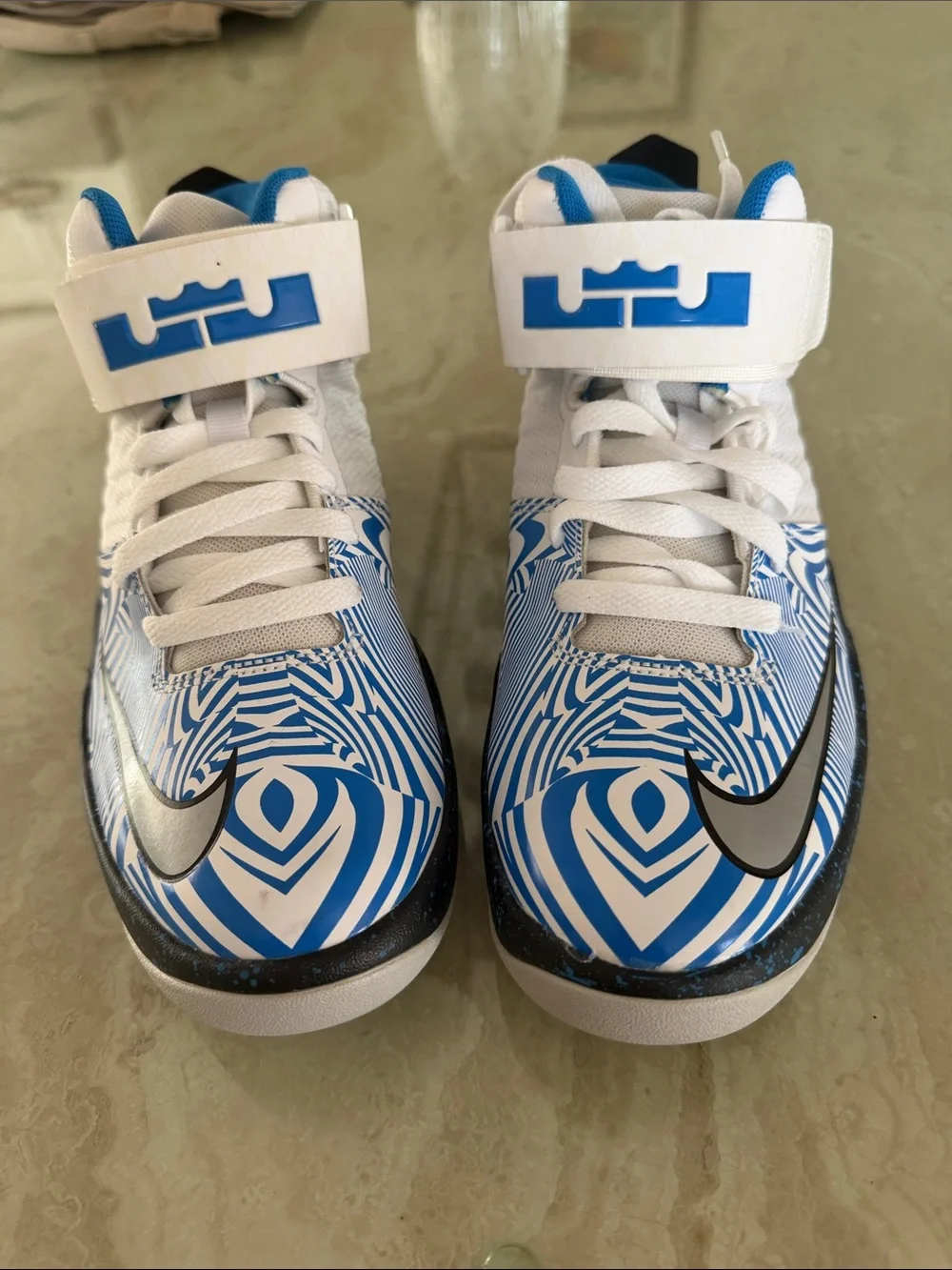 High-Top Basketball Shoes in White & Blue
